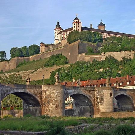 Private Room-Vineyards And City Würzburg Exterior foto